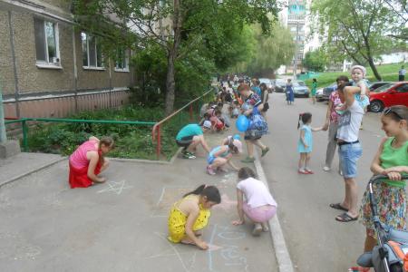 Пермские комсомольцы организовали детский праздник