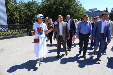 Мэр-коммунист Анатолий Локоть организовал День города-2015: «Я. Читаю. Новосибирск»
