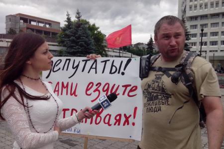 Пермские комсомольцы организовали пикет за возврат прежней маршрутной сети