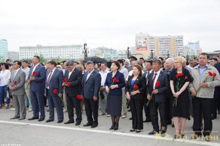 Коммунисты Якутии приняли участие в траурном митинге и церемонии возложения цветов