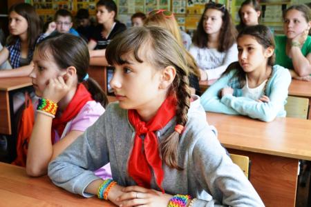 Тульский обком партии в преддверии Дня русского языка провел в школах открытые уроки под девизом «Русский язык – язык Пушкина и Ленина!»