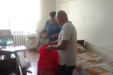 Тридцать восьмой гуманитарный конвой КПРФ отправлен в Новороссию из Подмосковья