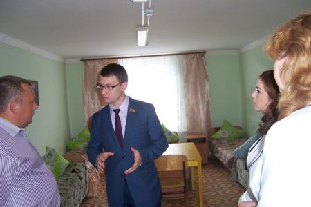 Татарстан. Депутат-коммунист А.В. Прокофьев приехал с подарками в детский приют