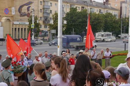 В День памяти и скорби коммунисты Липецка возложили цветы к Вечному огню на Площади Героев