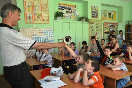 Тульский обком партии в преддверии Дня русского языка провел в школах открытые уроки под девизом «Русский язык – язык Пушкина и Ленина!»