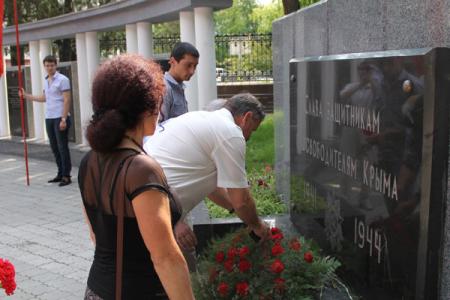 Коммунисты Крыма и Симферополя отметили 70-летие Парада Победы