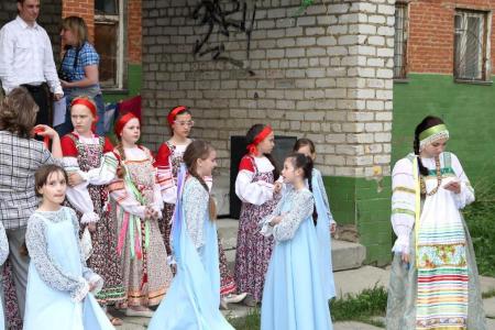 Челябинская область. 1 июня коммунист Златоустовского ГК КПРФ открыл детский городок на месте бывшего пустыря