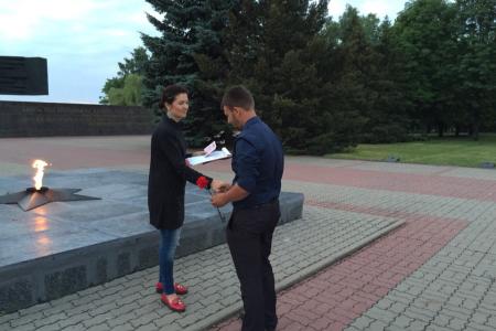 «Держать буду слово, пока буду жить». Комсомольцы Белгородской области на рассвете дали клятву на митинге-реквиеме на мемориале «Курская Дуга»