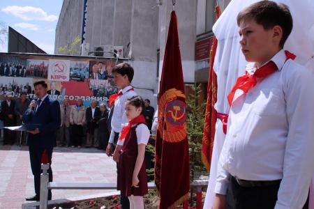 В столице Бурятии – городе Улан-Удэ торжественно открыт бюст В.И. Ленина