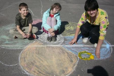 Ленинградская область. Коммунисты Кировска провели акцию милосердия в Международный день защиты детей