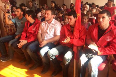 Коммунисты Дагестана в День защиты детей провели благотворительную акцию 
