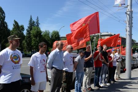 Новосибирская область. Автопробег КПРФ завершился возле Монумента Славы