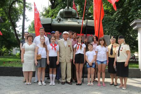 Коммунисты Крыма и Симферополя отметили 70-летие Парада Победы