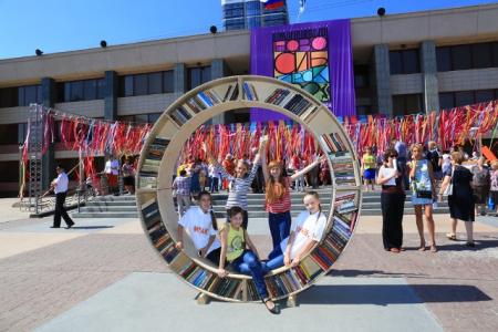 Мэр-коммунист Анатолий Локоть организовал День города-2015: «Я. Читаю. Новосибирск»