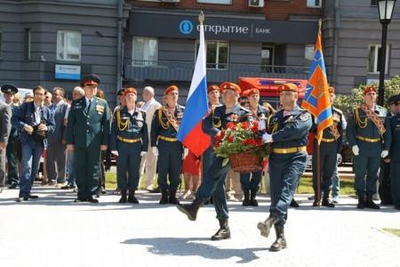 Анатолий Локоть открыл в Новосибирске памятник пожарным и спасателям