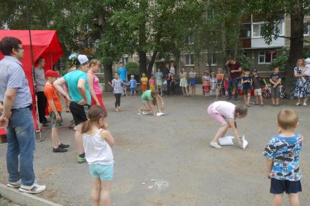 Пермские комсомольцы организовали детский праздник