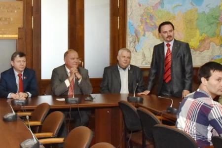 Г.А. Зюганов открыл выставку политического плаката