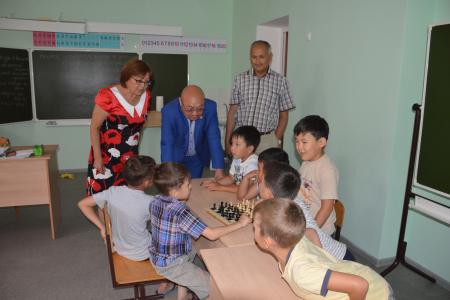 Республика Калмыкия. Завершилась рабочая поездка в Ики-Бурульский район лидера калмыцких коммунистов Н.Э. Нурова