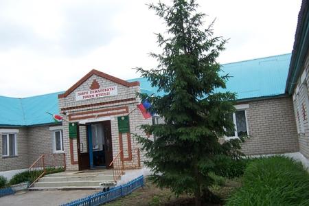 Татарстан. Депутат-коммунист А.В. Прокофьев приехал с подарками в детский приют