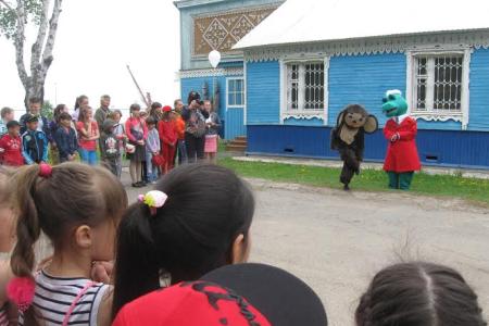 Хабаровский краевой комитет КПРФ поздравил детей и родителей с Международным Днем защиты детей