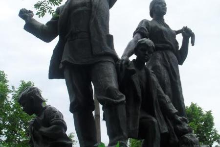 Кострома. Исполнилось 100 лет расстрелу фабричных рабочих