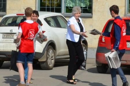Тульский обком КПРФ проводит систематическую агитационную работу с оружейниками оборонных предприятий
