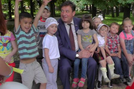 Ставропольские коммунисты подарили детям праздник