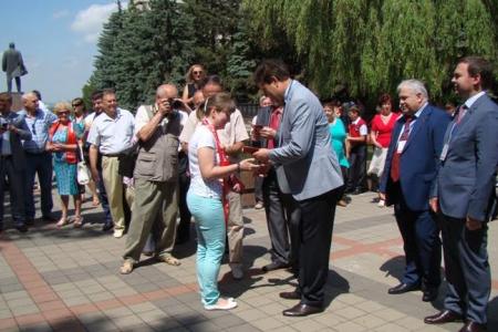 В Пятигорске с участием делегации ЦК КПРФ прошло торжественное вручение партбилетов ставропольским коммунистам