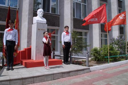 В столице Бурятии – городе Улан-Удэ торжественно открыт бюст В.И. Ленина