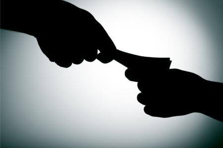 "По словам следователя, 2 млн рублей предназначались руководителю СУ СК РФ по Ростовской области Попову" (видео)