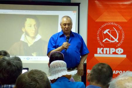 Новым лауреатом Пушкинской премии Алтайского крайкома КПРФ стал барнаульский поэт Юрий Малых