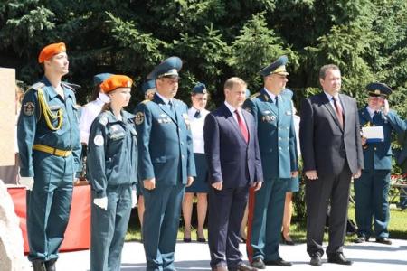 Анатолий Локоть открыл в Новосибирске памятник пожарным и спасателям