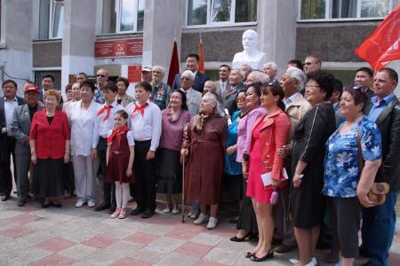 В столице Бурятии – городе Улан-Удэ торжественно открыт бюст В.И. Ленина
