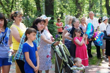 В Кургане коммунисты организовали концерт для детей 