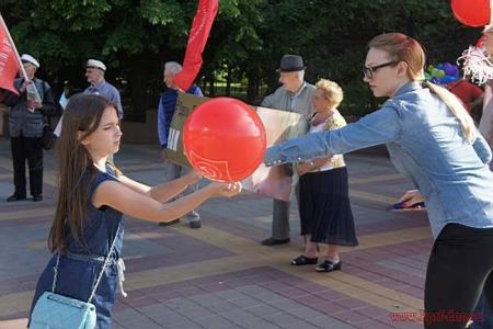 В защиту материнства и детства выступили коммунисты Ростова-на-Дону
