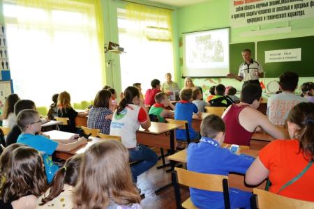 Тульский обком партии в преддверии Дня русского языка провел в школах открытые уроки под девизом «Русский язык – язык Пушкина и Ленина!»