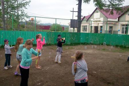Сахалинские коммунисты поздравили школьников с Международным днем  защиты детей