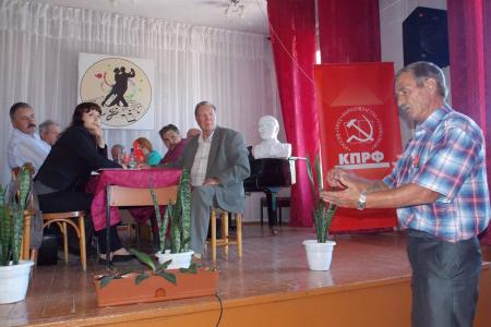 Алтайские коммунисты провели выездное заседание бюро крайкома КПРФ в Славгороде