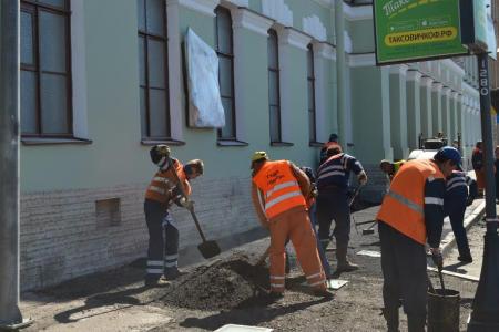После обращений депутатов-коммунистов и комсомольского пикета со здания бывшей Академии Генштаба в Санкт-Петербурге сняли памятную доску, предположительно посвященную Карлу Густаву Маннергейму