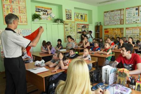 Тульский обком партии в преддверии Дня русского языка провел в школах открытые уроки под девизом «Русский язык – язык Пушкина и Ленина!»