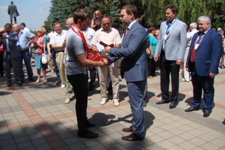 В Пятигорске с участием делегации ЦК КПРФ прошло торжественное вручение партбилетов ставропольским коммунистам