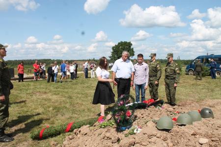 Псковская область. Останки 47 воинов Великой Отечественной войны захоронили на братском комплексе у «Линии Сталина»