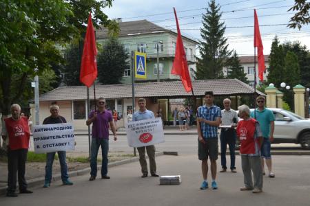 Антикапитализм-2015. В городе Орле коммунисты и комсомольцы проводят пикеты