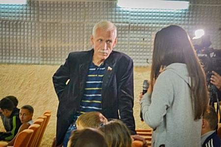 Республика Татарстан. Депутат-коммунист Госдумы В.П. Пешков познакомился с летним отдыхом юных нижнекамцев и провёл парламентский урок