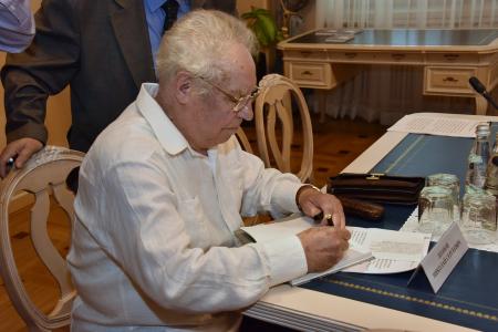 Представители всех фракций Государственной Думы приняли участие в презентации книги «Рауль Кастро» 