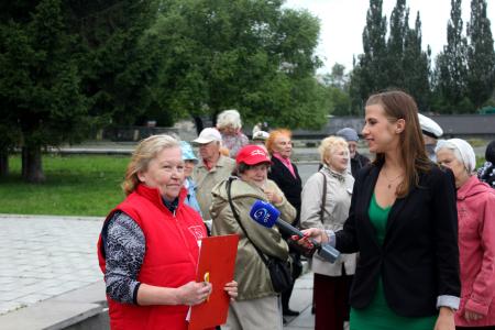 Коммунисты Свердловска провели митинг и шествие в честь очередной годовщины со дня рождения разведчика Николая Кузнецова
