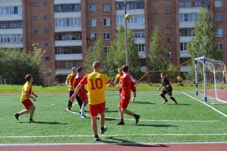 Спортом по капитализму! Тульский обком провел молодежный  массовый турнир по мини-футболу «Антикапитализм-2015»
