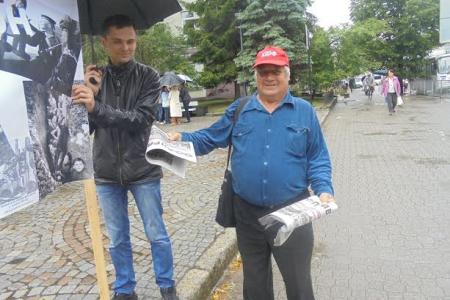 Дождь не помеха пикету. Калининградские коммунисты провели акцию протеста возле памятника «Землякам-космонавтам»