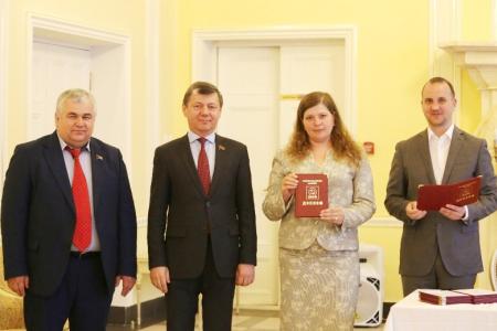 Д.Г. Новиков вручил дипломы выпускникам Центра политической учёбы
