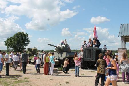 Делегация Псковского областного отделения КПРФ приняла участие в реконструкции прорыва линии «Пантера»